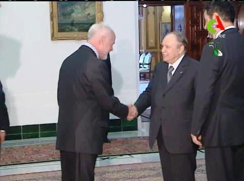 Le président Bouteflika reçoit l’ambassadeur du Chili en Algérie