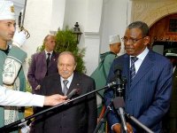 Le président Bouteflika reçoit le ministre de la défense nigérien