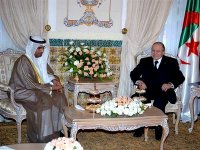 Le président Bouteflika reçoit le ministre koweïtien de l’Education et des Finances par intérim