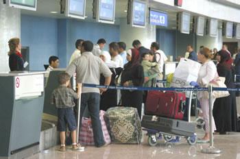Les émigrés se bousculent vers «DAR EL BEÏDA»,Vingt minutes pour un enregistrement!