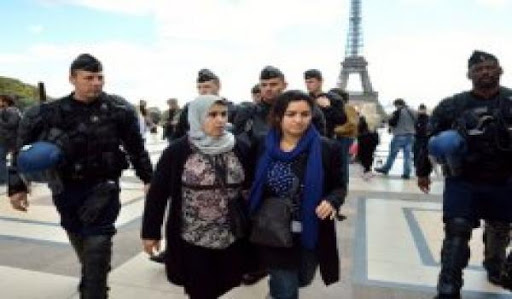 Vidéo : la place du Torcadéro à Paris interdite aux femmes voilées
