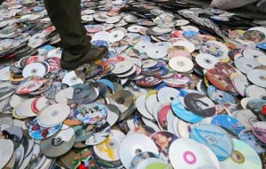 Algérie: destruction de plus d&rsquo;un million de CD et DVD piratés