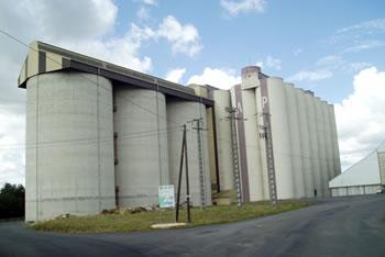 Benaissa tape du poing sur la table,Des unités de production agroalimentaire à l’abandon