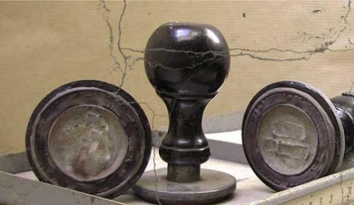 Des cachets humides de la Justice, de la PAF et des Douanes saisis