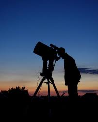 Deux jeunes Algériens inventent un équipement pour télescope