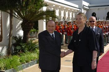 Elle a appelé au dialogue pour la crise Malienne,Clinton déçoit les va-t-en guerre