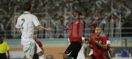 EN : Zouaï tire sur l’Algérie et les Algériens