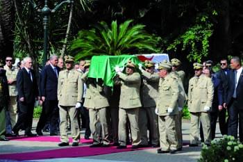 Hommage à Chadli Bendjedid au Palais du peuple