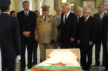 La dépouille de Chadli exposée au palais du peuple,L’ultime hommage
