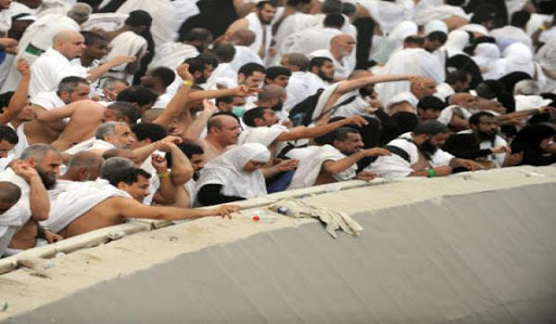 Les pèlerins effectuent les derniers rituels sacrés du Hadj à La Mecque