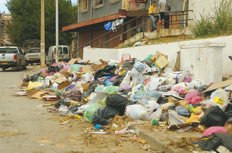 Les rues d’Alger croulent sous les ordures