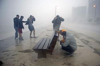 L&rsquo;ouraga Sandy menace la cote est des Etats-Unis,Obama face au «fantôme» de Katrina