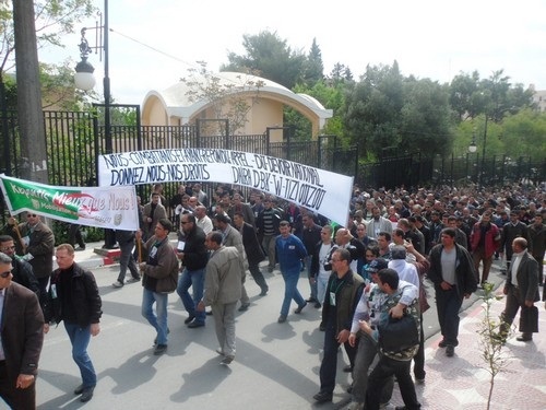 Marche des rappelés du service national : rassemblement, ce matin, à Tizi-Ouzou avant d’entamer la marche sur Alger
