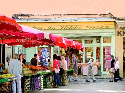 Ould Kablia promet des marchés à la parisienne