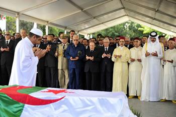 Reconnaissant,le peuple rend hommage au président Chadli Bendjedid,Emotion, youyous… et applaudissements