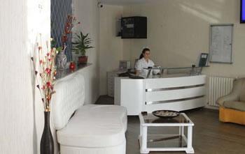 Séance de dégustation aux abords de la mosquée de Paris,Un croissant au chocolat nommé «Copé»