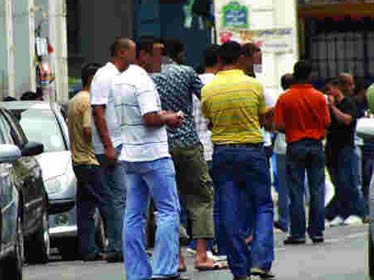 Superettes, restaurants et taxiphones, Les refuges des cambistes informels