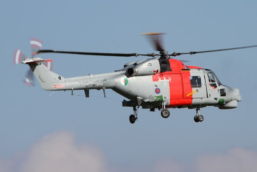 Un hélicoptère, trois vedettes et un remorqueur au secours d’une barge en difficulté au large de Annaba