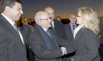 Un responsable US comprend que les Algériens «réfléchissent» avant d&rsquo;agir Passage furtif de Clinton à Alger