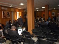 1er Jour de campagne Dans les quartiers généraux des partis, Entre effervescence et discrétion