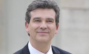 Algérie-France : la téléphonie mobile, la Poste et la fibre optique des chantiers « concrets » (Montebourg)