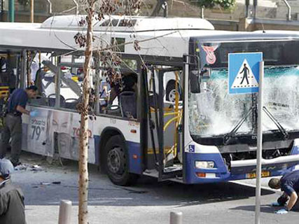 Alors qu’Hillary Clinton et Ban Ki-moon consultent sur Gaza, Un attentat dans un bus secoue Tel-Aviv
