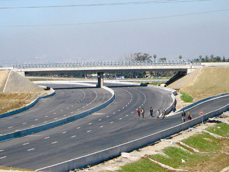 Autoroute Est-Ouest : Algérie News accable à nouveau Ghoul