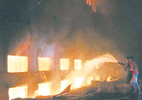 Bangladesh : 104 morts dans l’incendie d’une usine textile