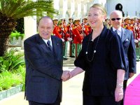 Hillary Clinton en Algérie pour discuter de l’intervention au Sahel