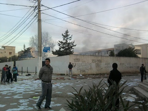 ILS PROTESTENT CONTRE LES CONDITIONS DE VIE DANS LEUR LOCALITÉ  Les habitants de Benfreha (oran) ferment la route qui mène vers le village