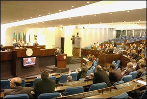 Le budget 2013 adopté avec un déficit en baisse