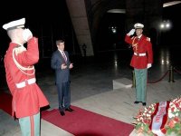 Le ministre turc des Affaires étrangères se recueille à la mémoire des martyrs de la Révolution