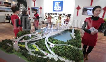 Les exposants au salon international des TP, »Il faut réviser le Code des marchés publics »