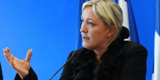 Marine Le Pen :L’Algérie veut qu’Hollande se mette à plat ventre