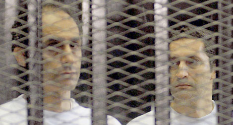 Morsi élargit ses pouvoirs, le clan de Moubarak frissonne