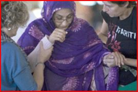 RENCONTRE DES INDÉPENDANTISTES SAHRAOUIS AVEC CHRISTOPHER ROSS À EL AYOUNE  Aminatu Haider raconte son agression par la police marocaine