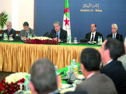 Sellal : “Dites-nous où ça cale”