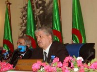 Sellal s’engage à résoudre le problème de l’emploi à Ouargla