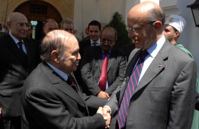 14 partis appellent Bouteflika à exiger la repentance de la France