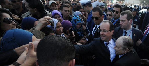 A Alger, la foule accueille le cortège de François Hollande et Abdelaziz Bouteflika