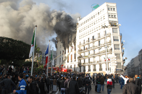 ALGRIE – incendie a la grande poste d Alger 19/12/2012