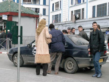 Amar Tou à propos de la licence d’exploitation du service taxi,Probable levée de la priorité accordée aux moudjahidine