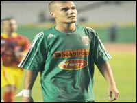 Bouchema prolonge de deux ans