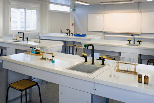 Education nationale : des laboratoires abandonnés faute de savoir-faire