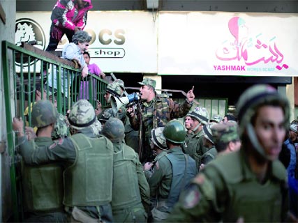 Elle a invité toutes les parties au dialogue aujourd’hui ,Égypte : l’armée se place en arbitre