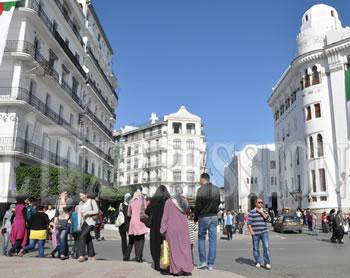 En prévision de la président François Hollande,Alger installe un comité de préparation