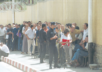 Hollande en a fait la promesse : «Les Algériens seront mieux accueillis»