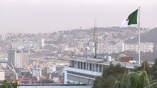 Hollande en Algérie : une visite aux forts enjeux économiques