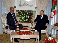 Le président Bouteflika reçoit le chef du gouvernement tunisien