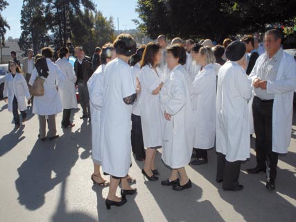 Les praticiens paralysent 90% des hôpitaux